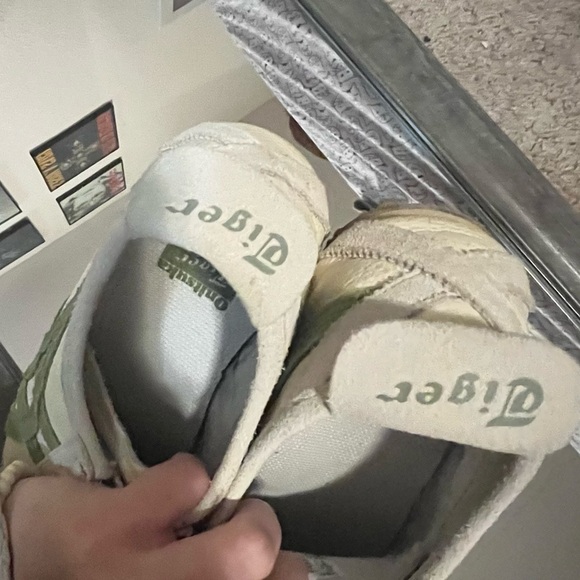 SOLD SORRY Onitsuka Tiger White and Green shoe - Picture 3 of 6